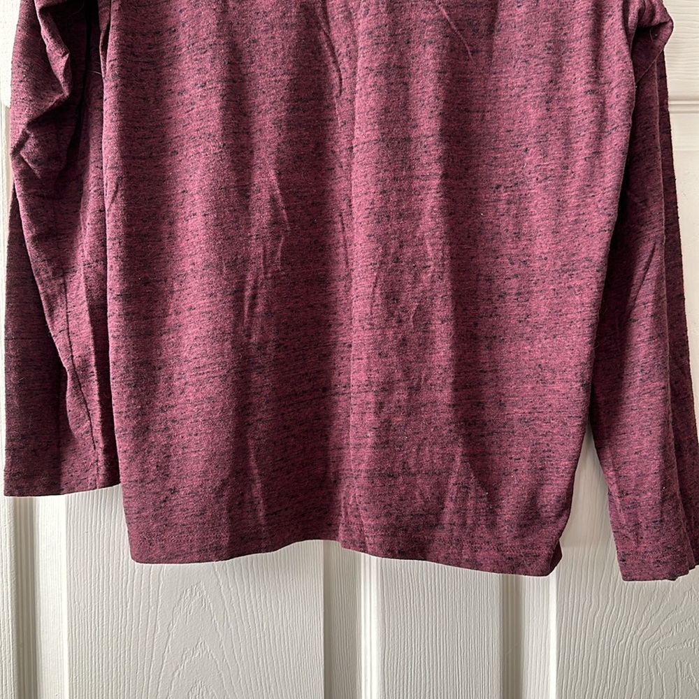 Old Navy long sleeve t-shirt - Picture 5 of 6
